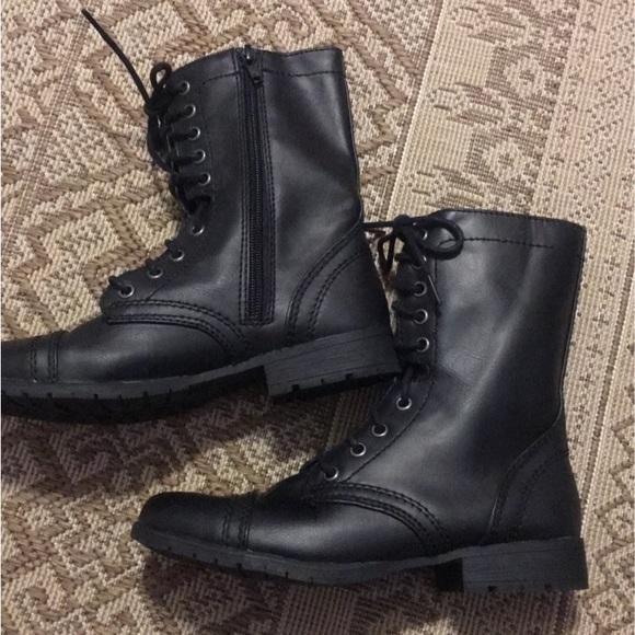 Girls Time and Tru Combat Boots size 6 - Picture 1 of 6